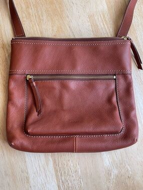 Fossil Brown Pebbled Leather Crossbody Bag Front Zip Pocket Adjustable Strap